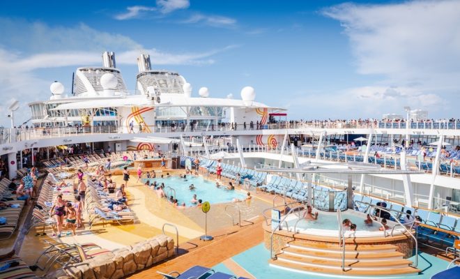 Weston,,Fl,Usa,-,August,25,,2018:,Beautiful,Pool,And